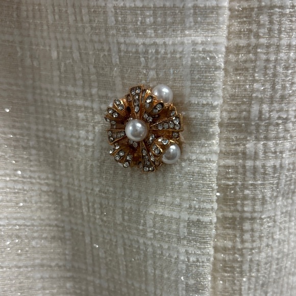 L'ATISTE Textured Cream Blazer with Pearl Button - Picture 4 of 10